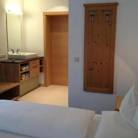 Norika Bed and Breakfast Σάαλμπαχ-Χίντεργκλεμ